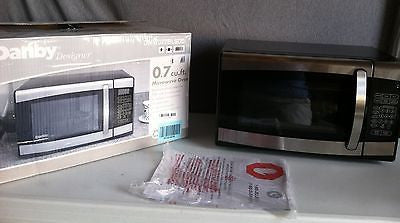 Danby DMW077BLSDD 0.7 cu. ft. Microwave Oven, Black/Stainless Steel    I105ORC